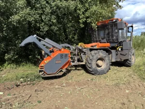 ETW-300M с мульчером UM-Forest 220H — боковой вид