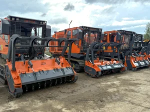 Гусеничные мульчеры UM-Truck с рабочими органами — вид спереди