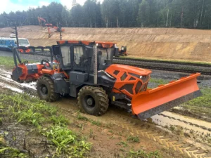 UM-Truck — самоходный мульчер с мульчером и гидроповоротным отвалом