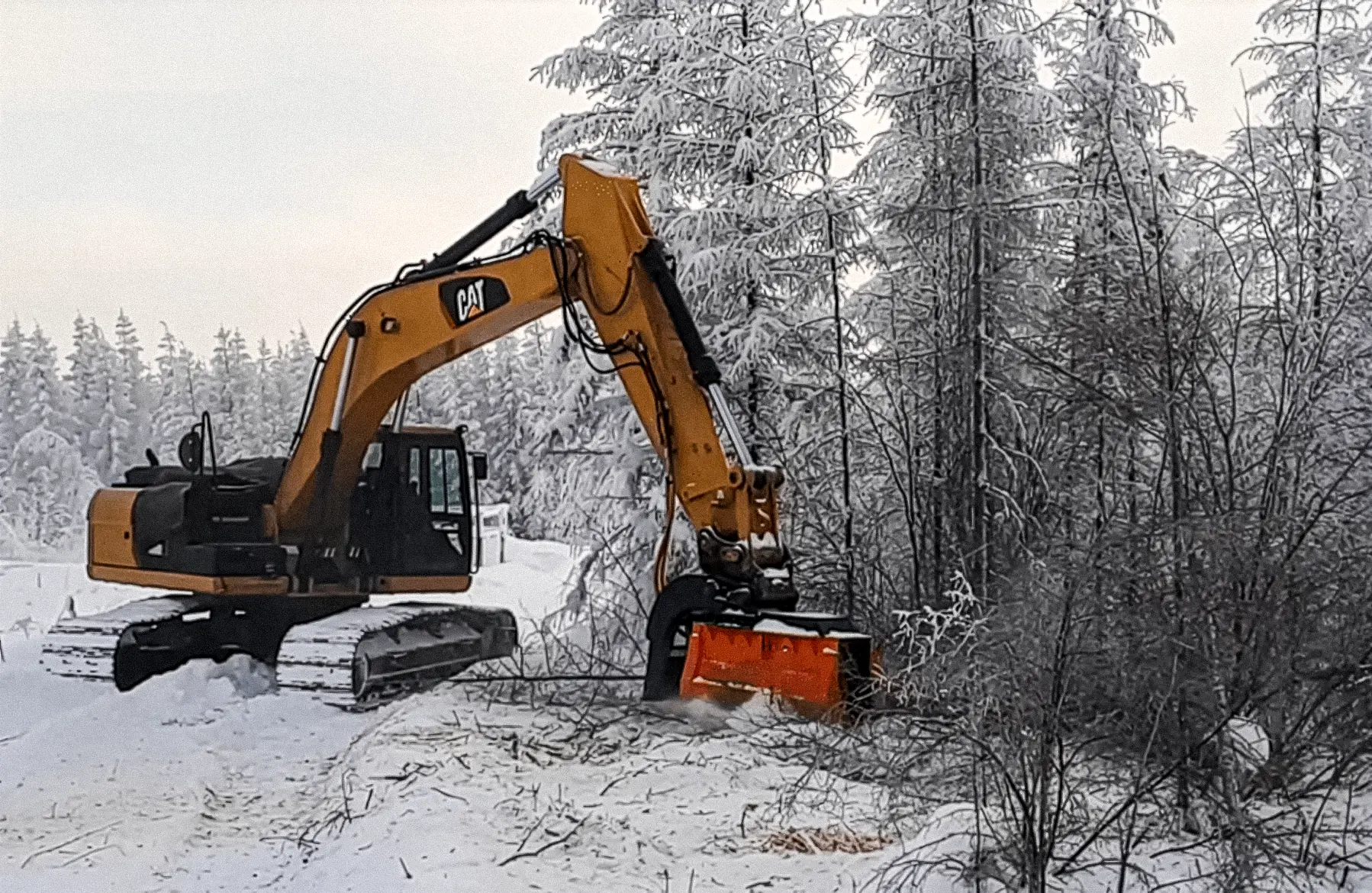 Мульчер для экскаватора UM-Forest, средняя серия — ротор 460 мм, работа зимой
